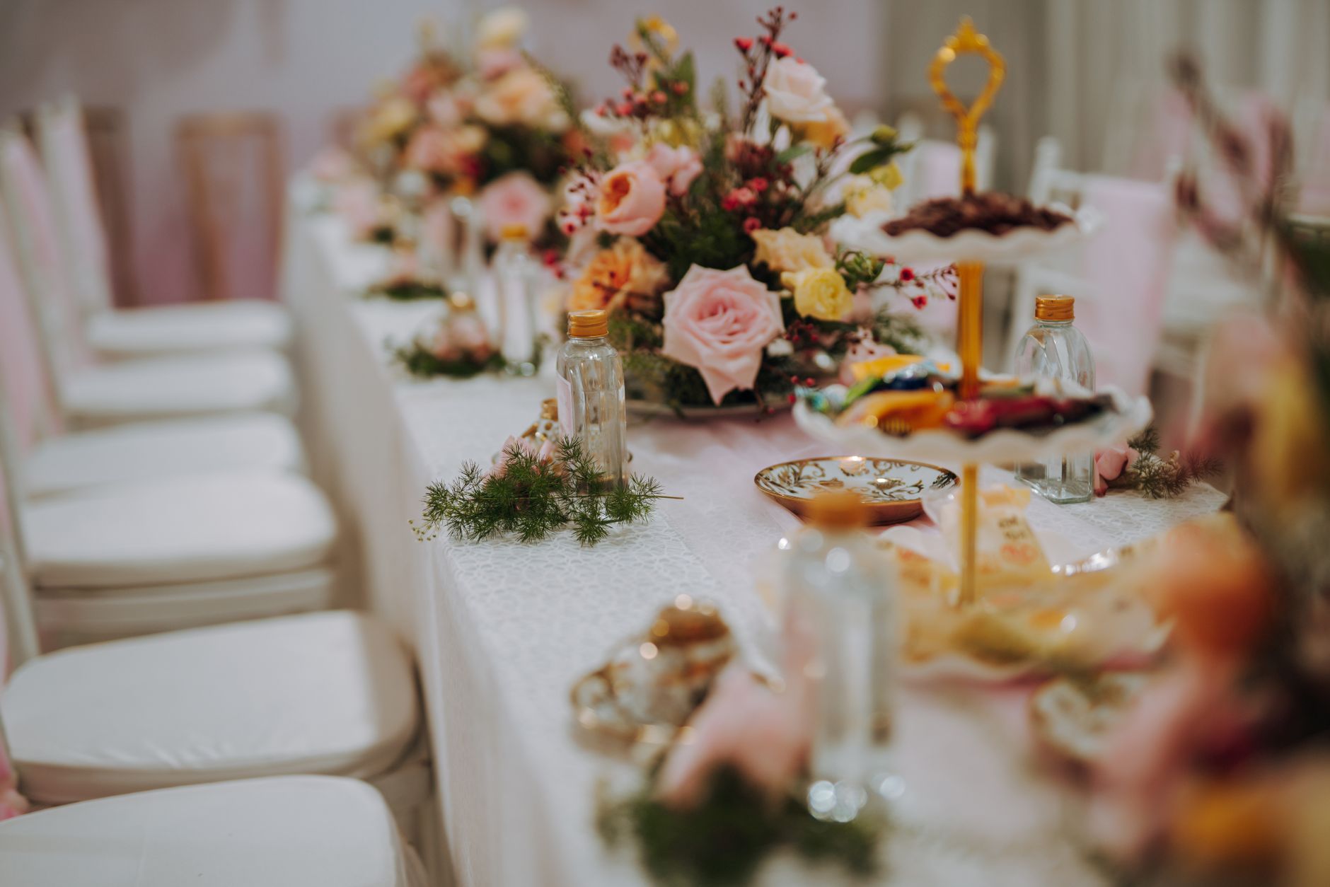 Beautiful floral centerpiece and table setting for weddings