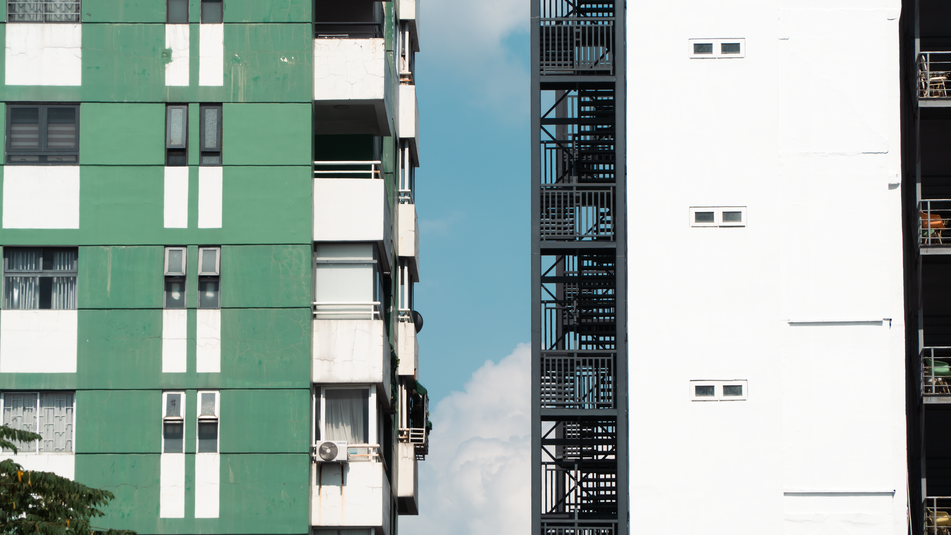 Urban architecture featuring contrasting building facades un