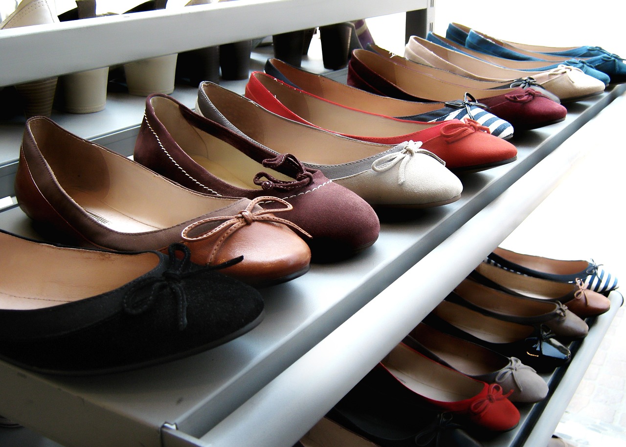 shoes, shelf, display, presentation, rimen, laces, sandals, summer shoes, sale, women's shoes, shoes, shoes, shoes, shoes, shoes, sandals, sandals, women's shoes